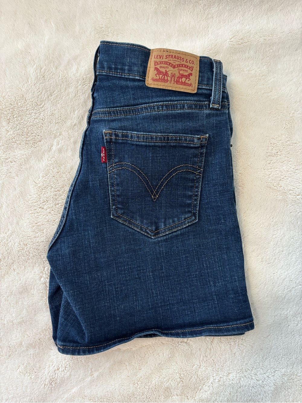 Women’s Levi's Blue Denim Jeans with Signature Red Tab